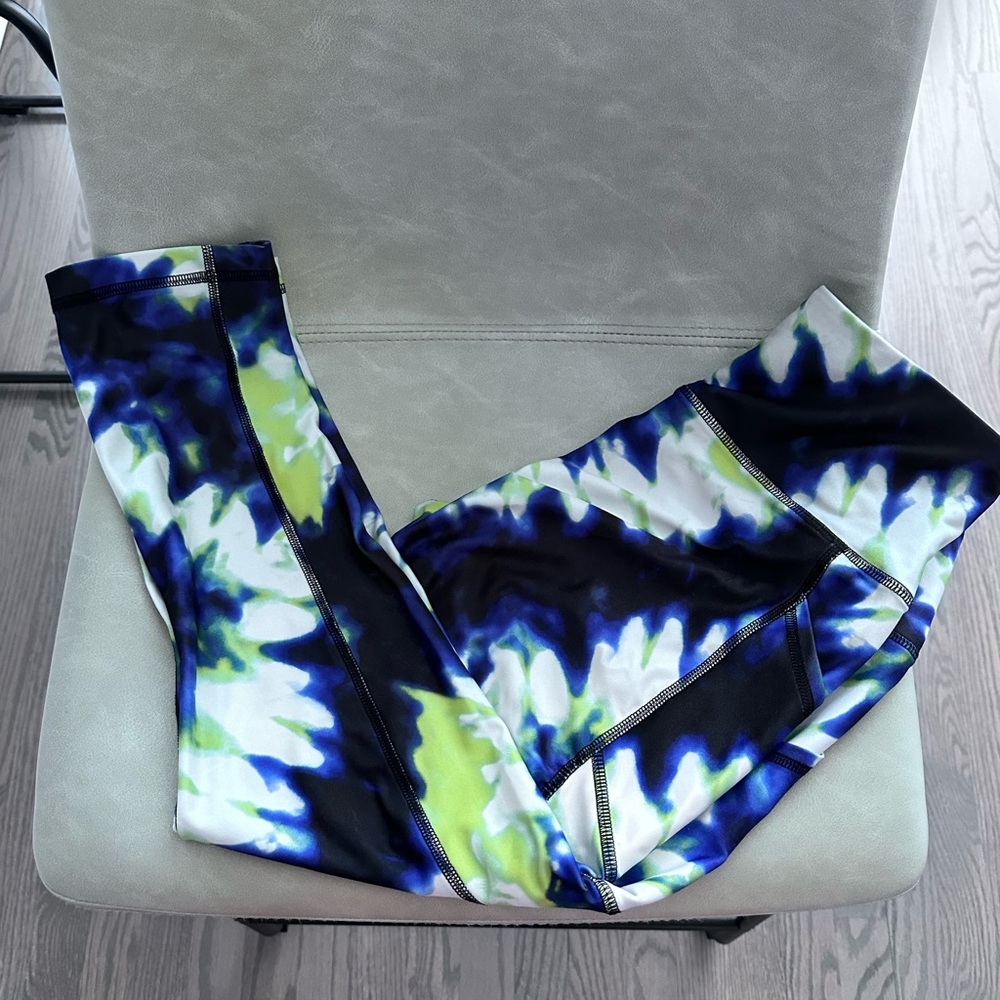 VOGO Athletica Black and Blue Leggings